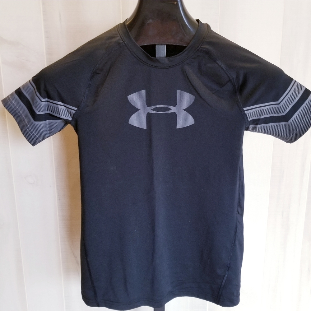 Boys Under Armour Fitted T-Shirt Size Large